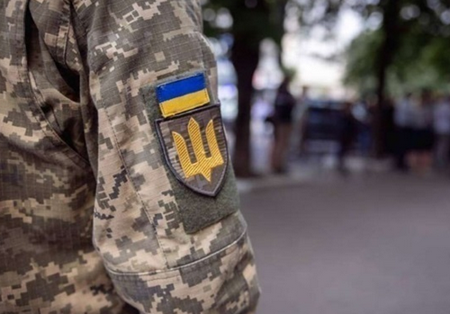 В Тернополі чоловік випав з п'ятого поверху будівлі ТЦК: що відомо В Тернополі чоловік випав з п'ятого поверху будівлі ТЦК: що відомо